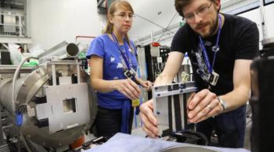 Jonathan and Kathryn Morris working at the Oak Ridge National Laboratory. Photo Credit: ORNL/Genevieve Martin